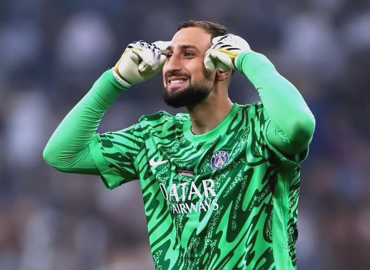 lol视频-关于瓦伦西亚训练开放日，转会期防线松动引欢呼，英超在即，团队化学反应显著的信息